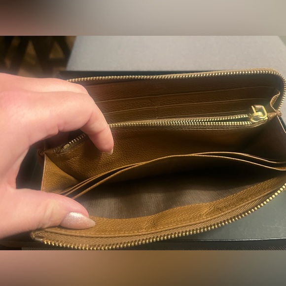 Prada beige large zippy wallet - Picture 6 of 12